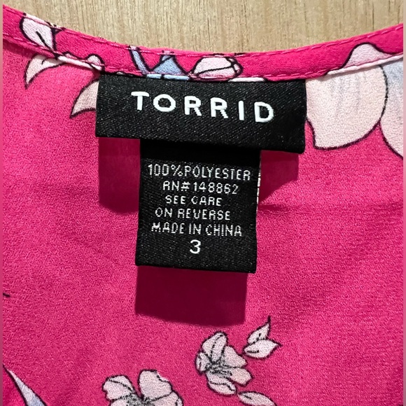 Torrid blouse, Size 3, bright pink with white floral print - Picture 2 of 4